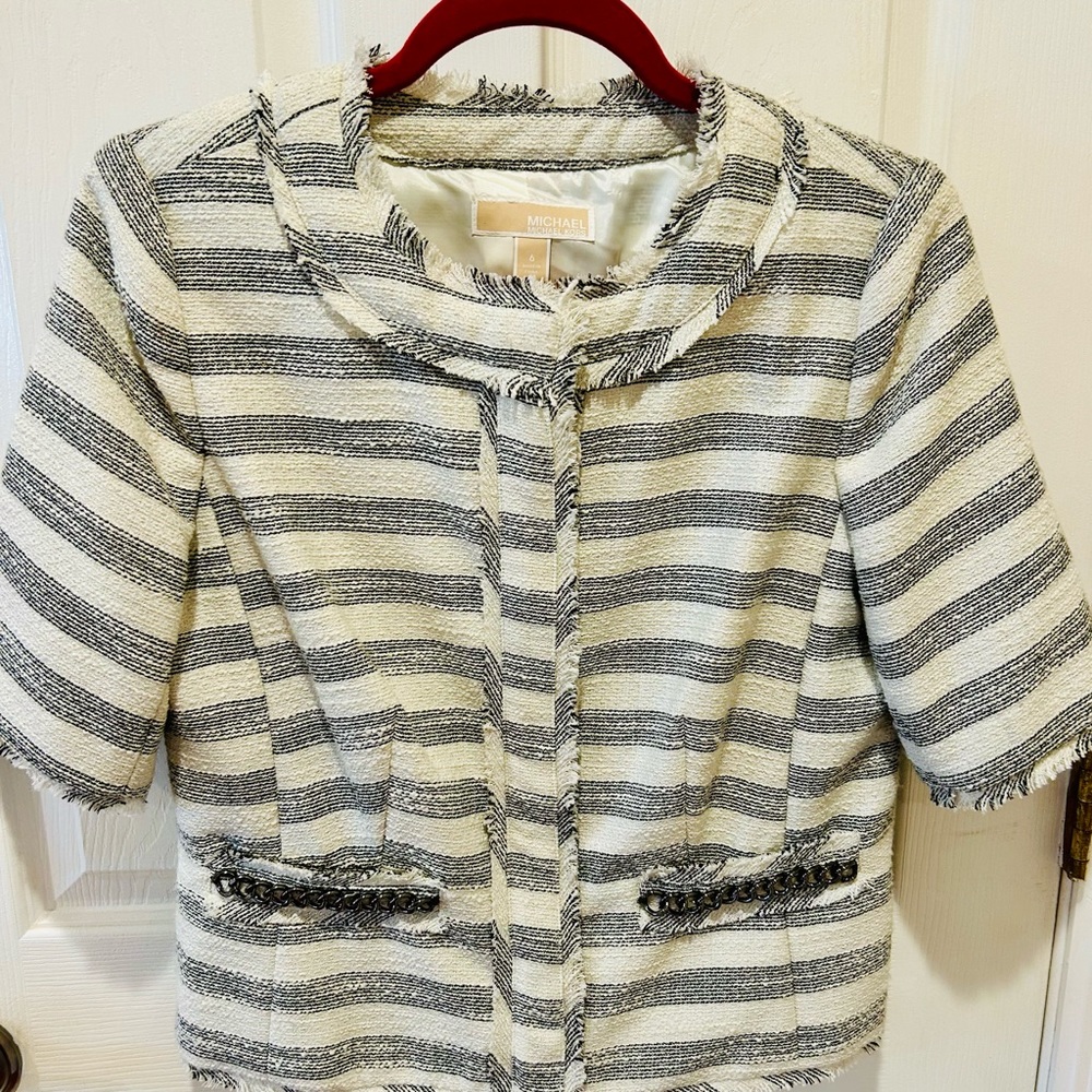 Michael Kors size 6 cropped lined topper